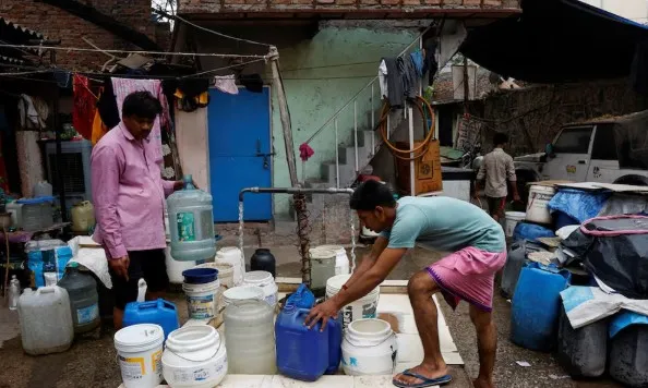 দিল্লিতে তীব্র পানির সংকট, বিপাকে কয়েক লাখ বাসিন্দা